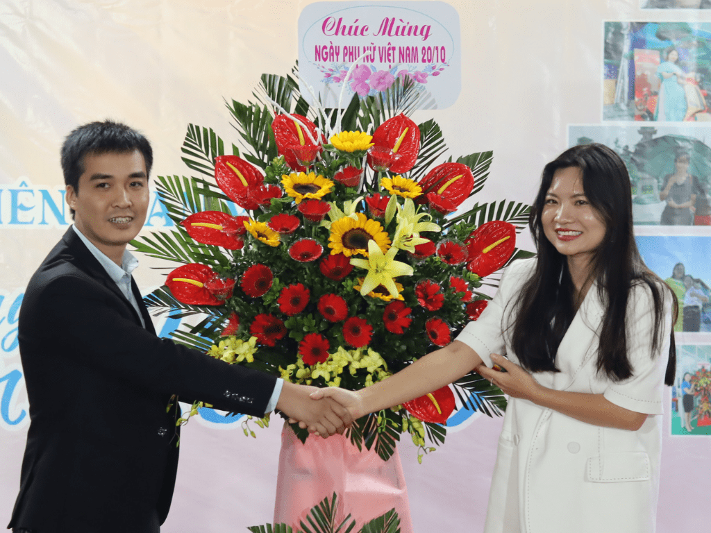 Chuong Trinh Van Nghe 20 10 Phu Nu La De Yeu Thuong (11)